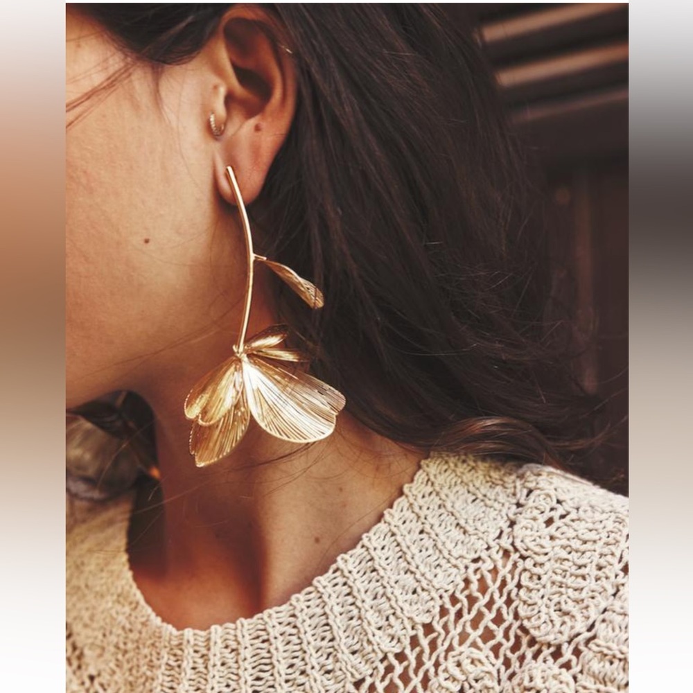 Zara flower earrings ,color gold